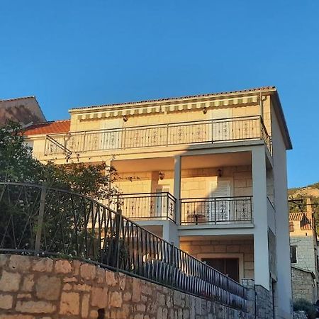 Apartments Villa Beba คอมีชา ภายนอก รูปภาพ