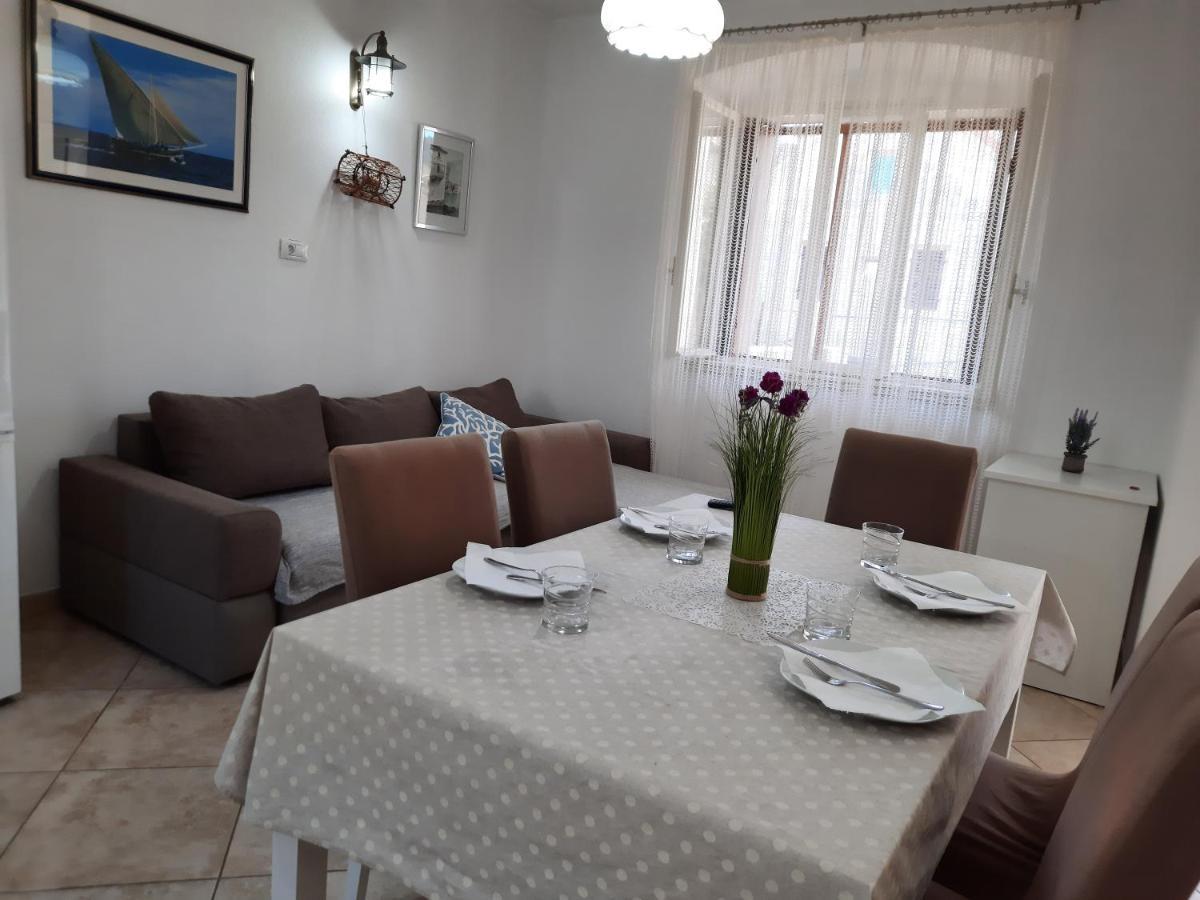 Apartments Villa Beba คอมีชา ภายนอก รูปภาพ