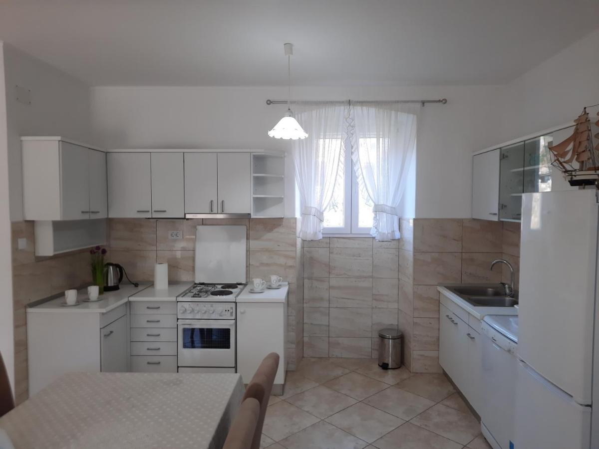 Apartments Villa Beba คอมีชา ภายนอก รูปภาพ