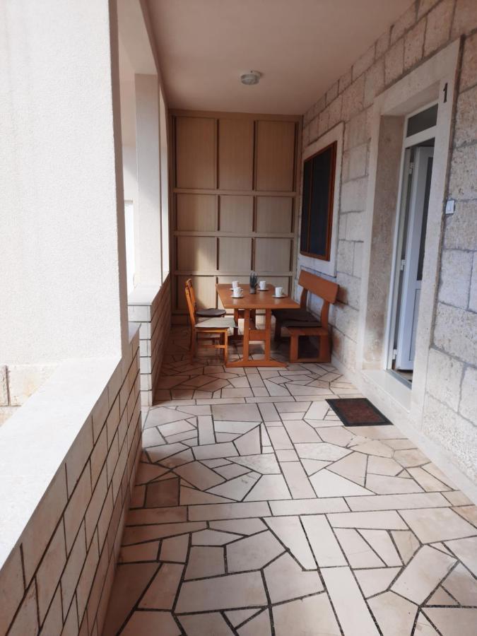 Apartments Villa Beba คอมีชา ภายนอก รูปภาพ