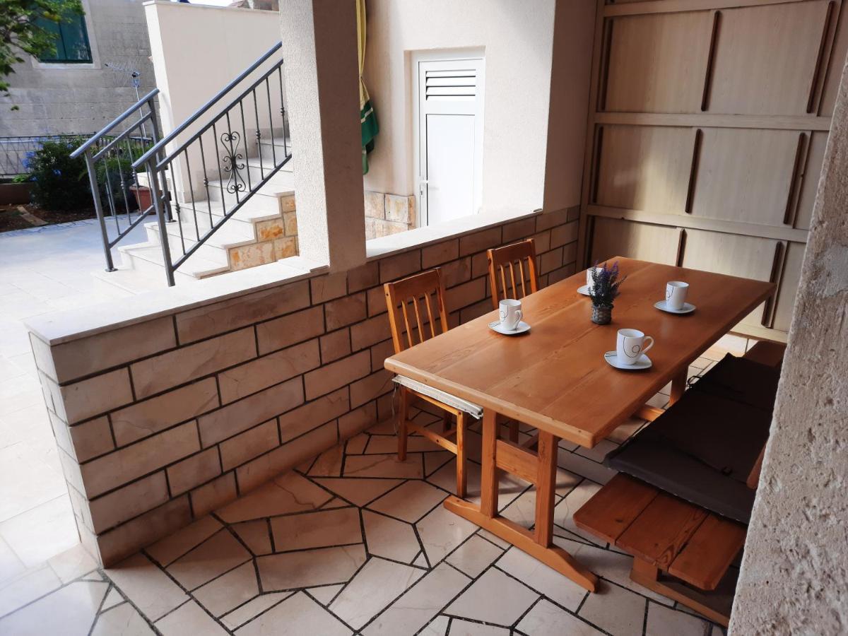 Apartments Villa Beba คอมีชา ภายนอก รูปภาพ