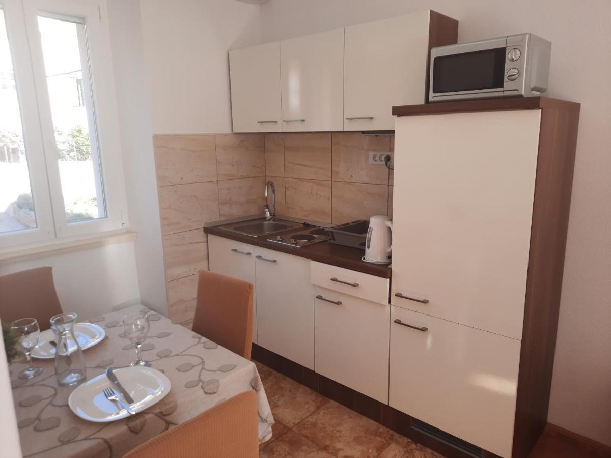 Apartments Villa Beba คอมีชา ภายนอก รูปภาพ