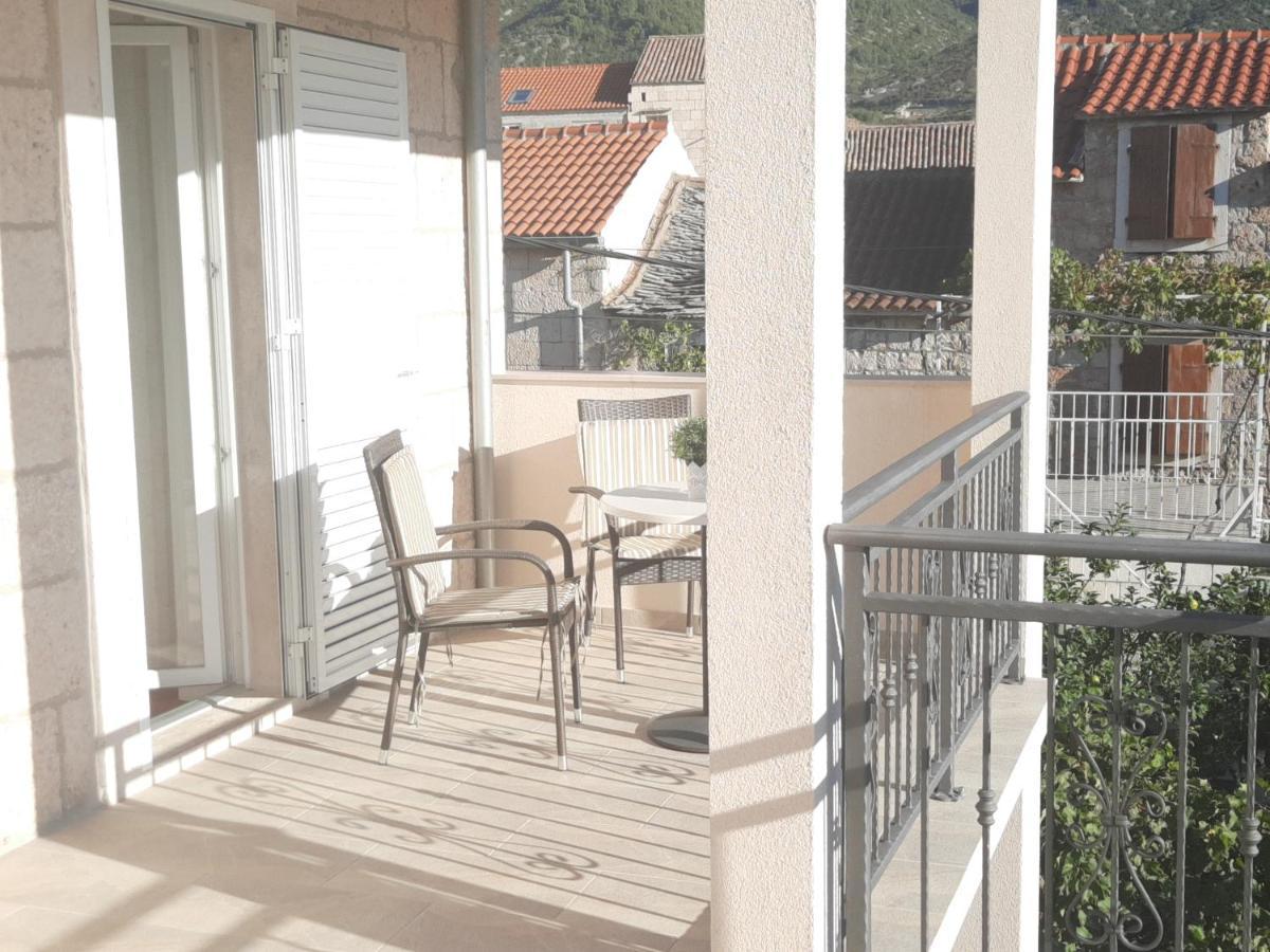 Apartments Villa Beba คอมีชา ภายนอก รูปภาพ