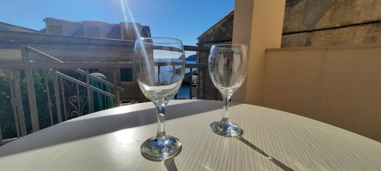 Apartments Villa Beba คอมีชา ภายนอก รูปภาพ