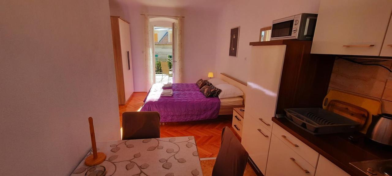 Apartments Villa Beba คอมีชา ภายนอก รูปภาพ