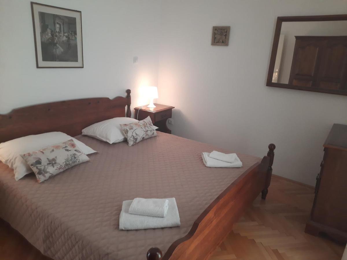 Apartments Villa Beba คอมีชา ภายนอก รูปภาพ