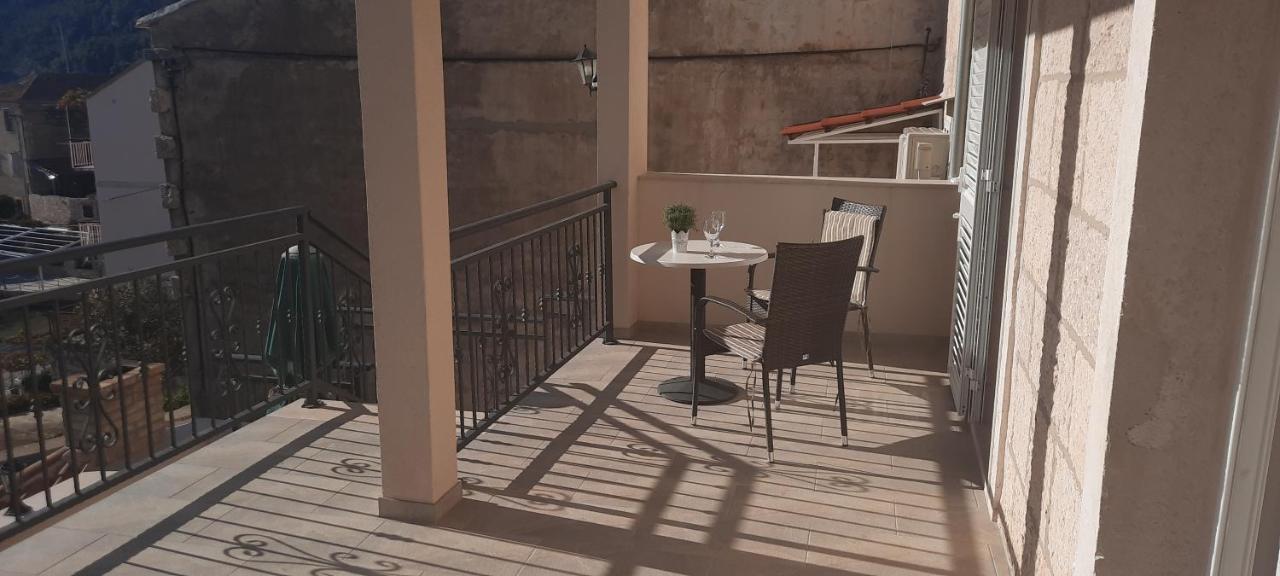 Apartments Villa Beba คอมีชา ภายนอก รูปภาพ