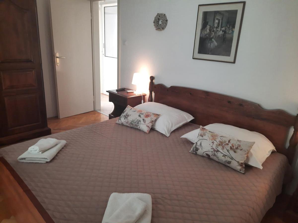 Apartments Villa Beba คอมีชา ภายนอก รูปภาพ