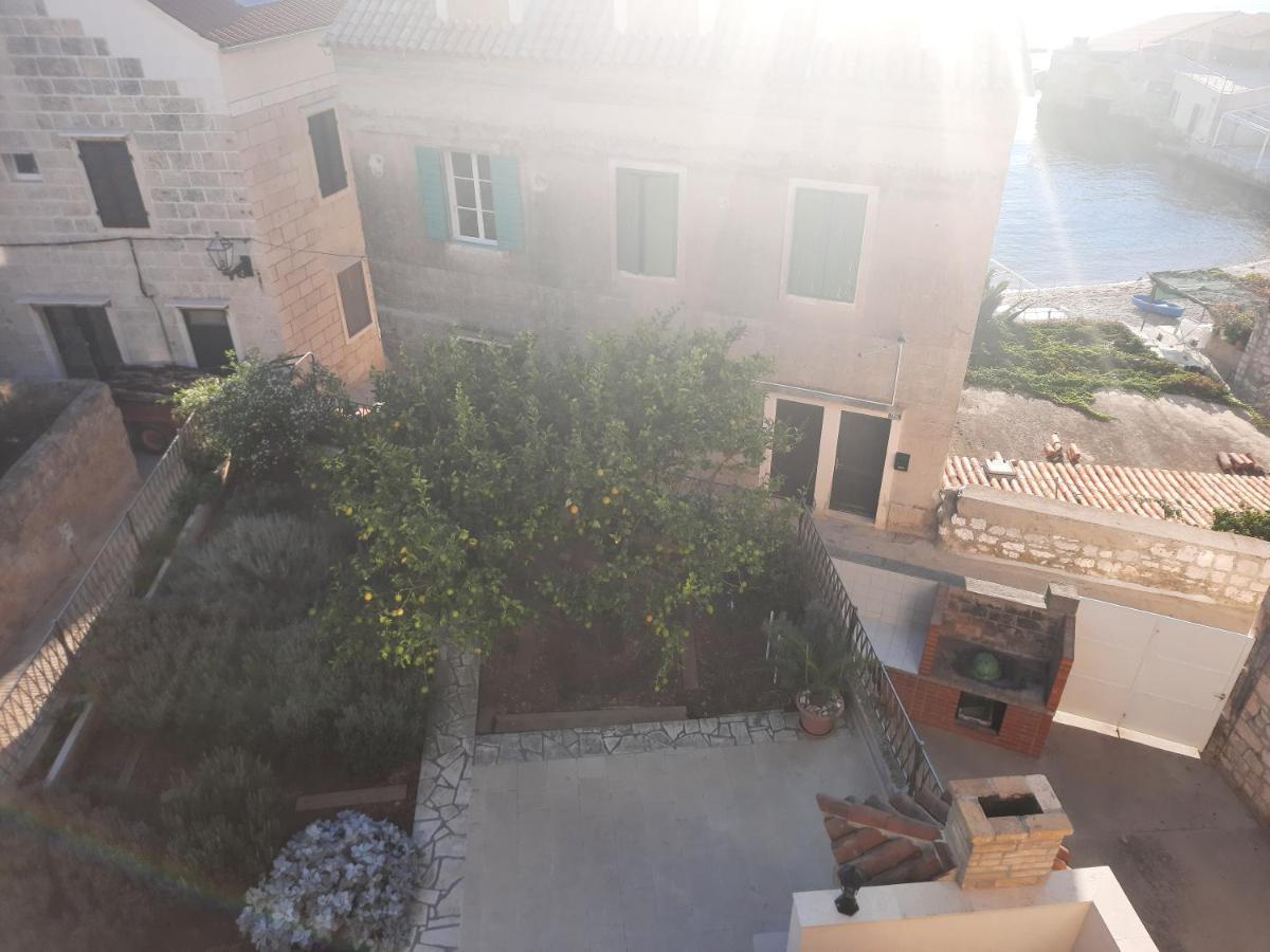 Apartments Villa Beba คอมีชา ภายนอก รูปภาพ