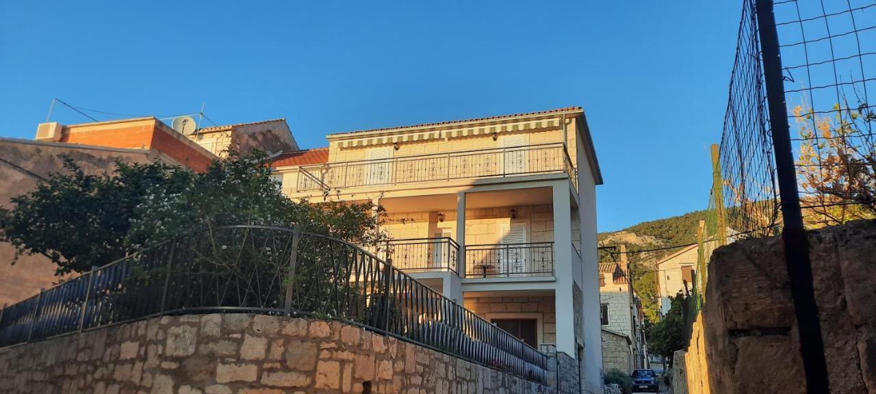 Apartments Villa Beba คอมีชา ภายนอก รูปภาพ
