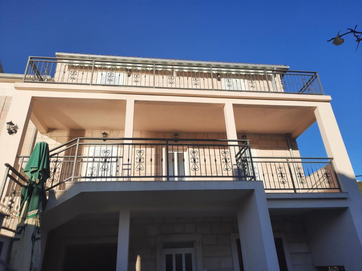 Apartments Villa Beba คอมีชา ภายนอก รูปภาพ
