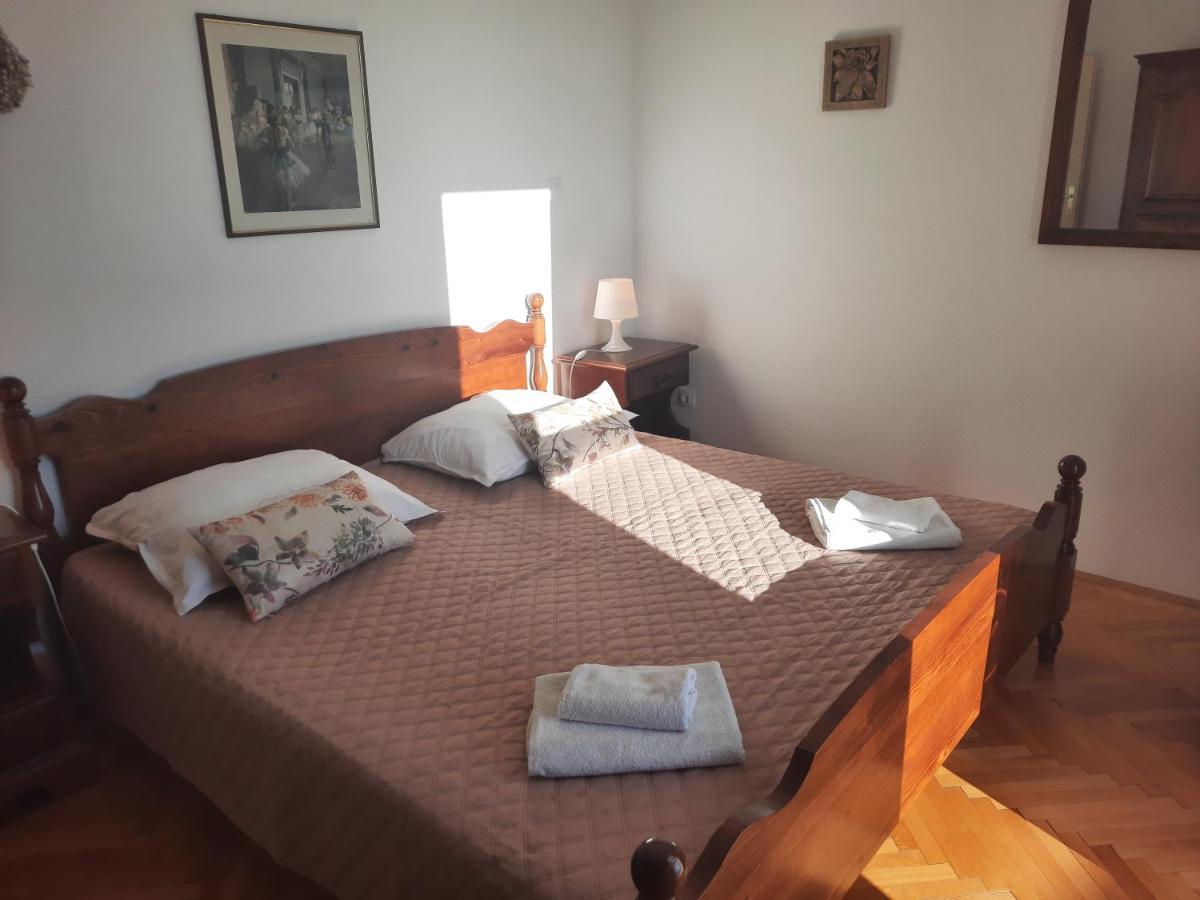 Apartments Villa Beba คอมีชา ภายนอก รูปภาพ