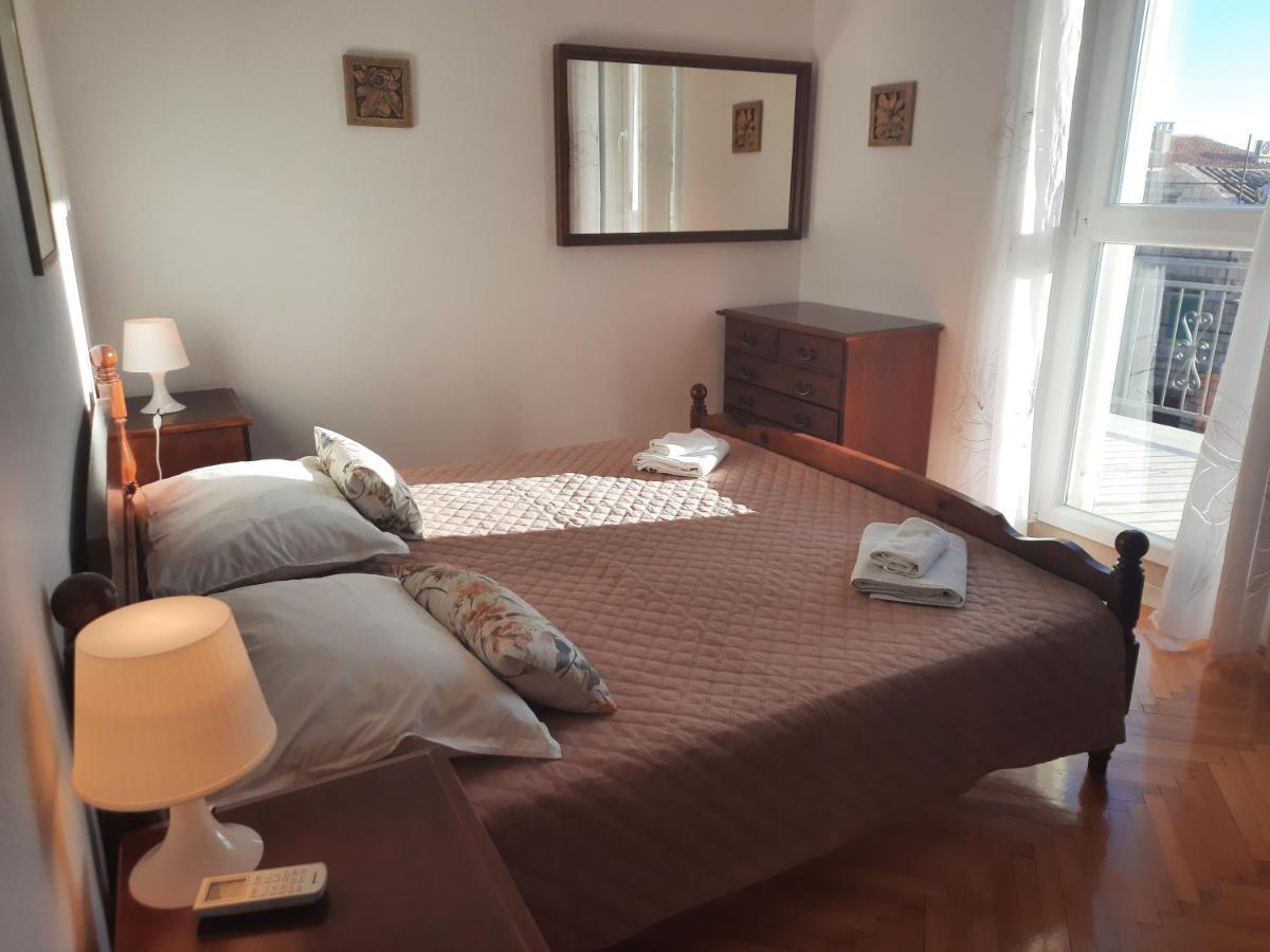Apartments Villa Beba คอมีชา ภายนอก รูปภาพ