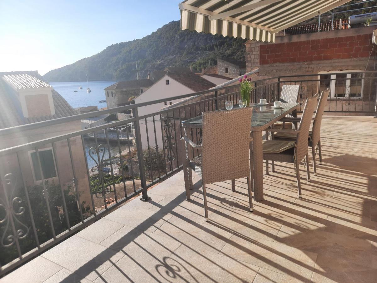 Apartments Villa Beba คอมีชา ภายนอก รูปภาพ