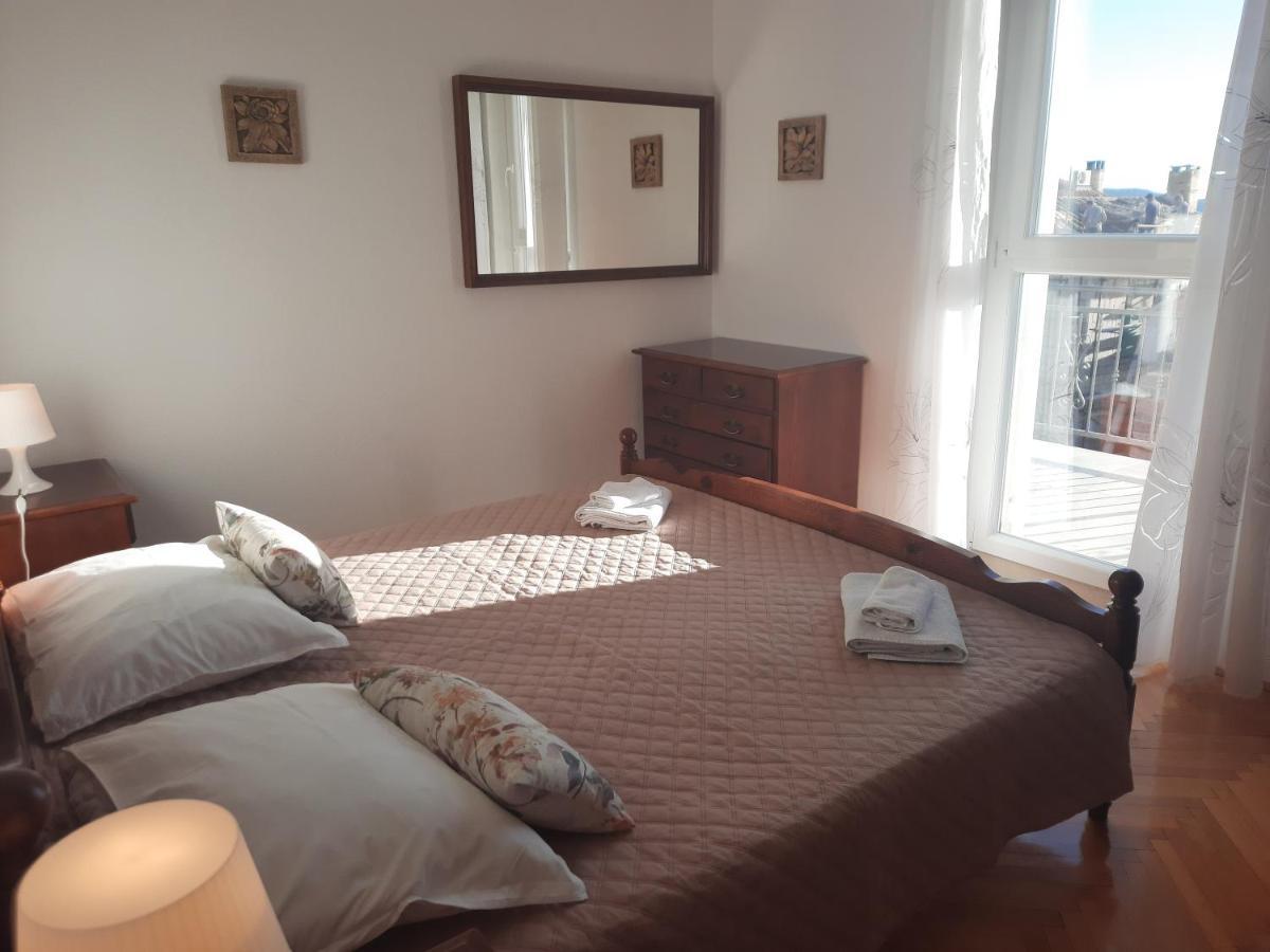 Apartments Villa Beba คอมีชา ภายนอก รูปภาพ