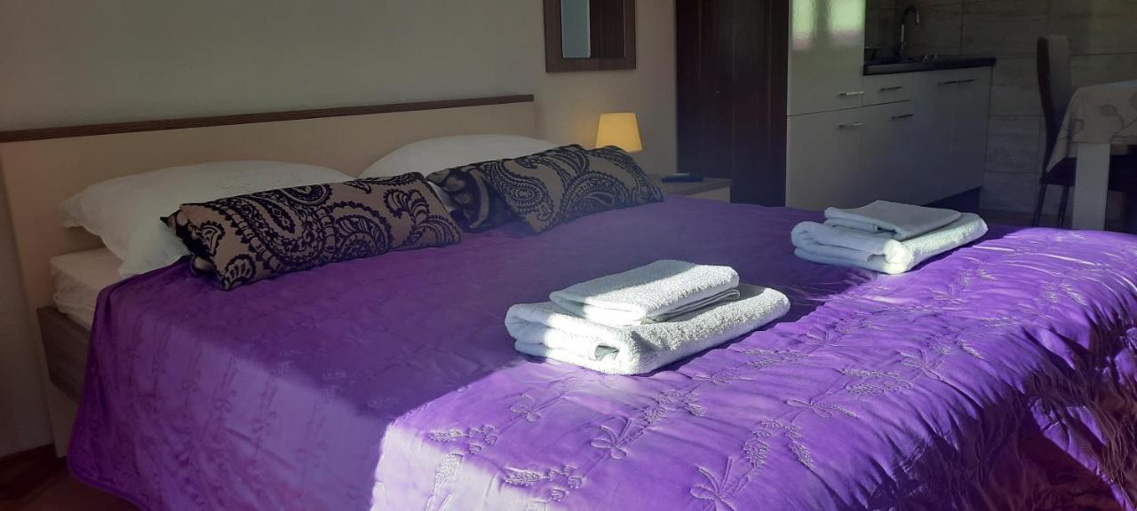 Apartments Villa Beba คอมีชา ภายนอก รูปภาพ