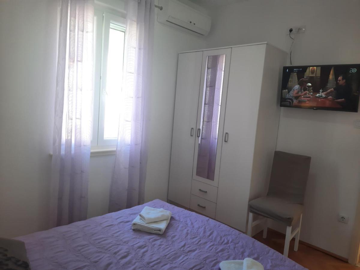 Apartments Villa Beba คอมีชา ภายนอก รูปภาพ